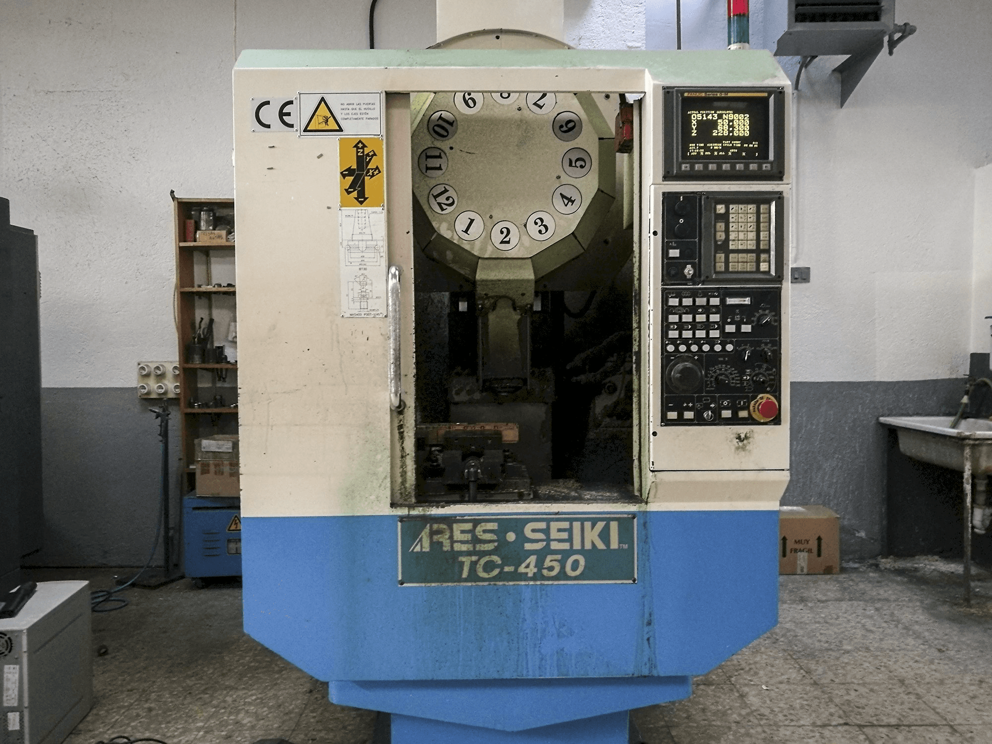 Koneen ARES etunäkymä TC-450