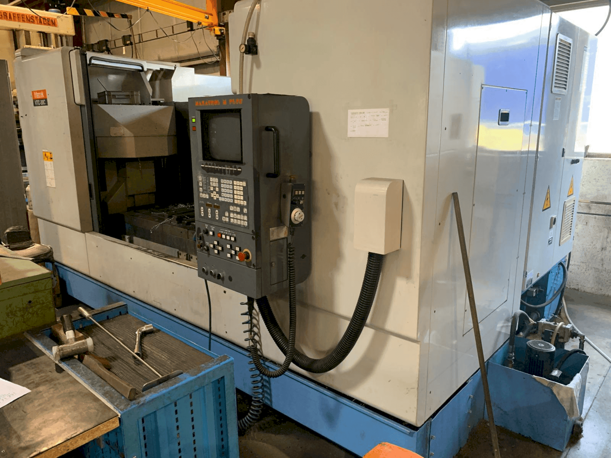 Koneen Mazak VTC 30C etunäkymä