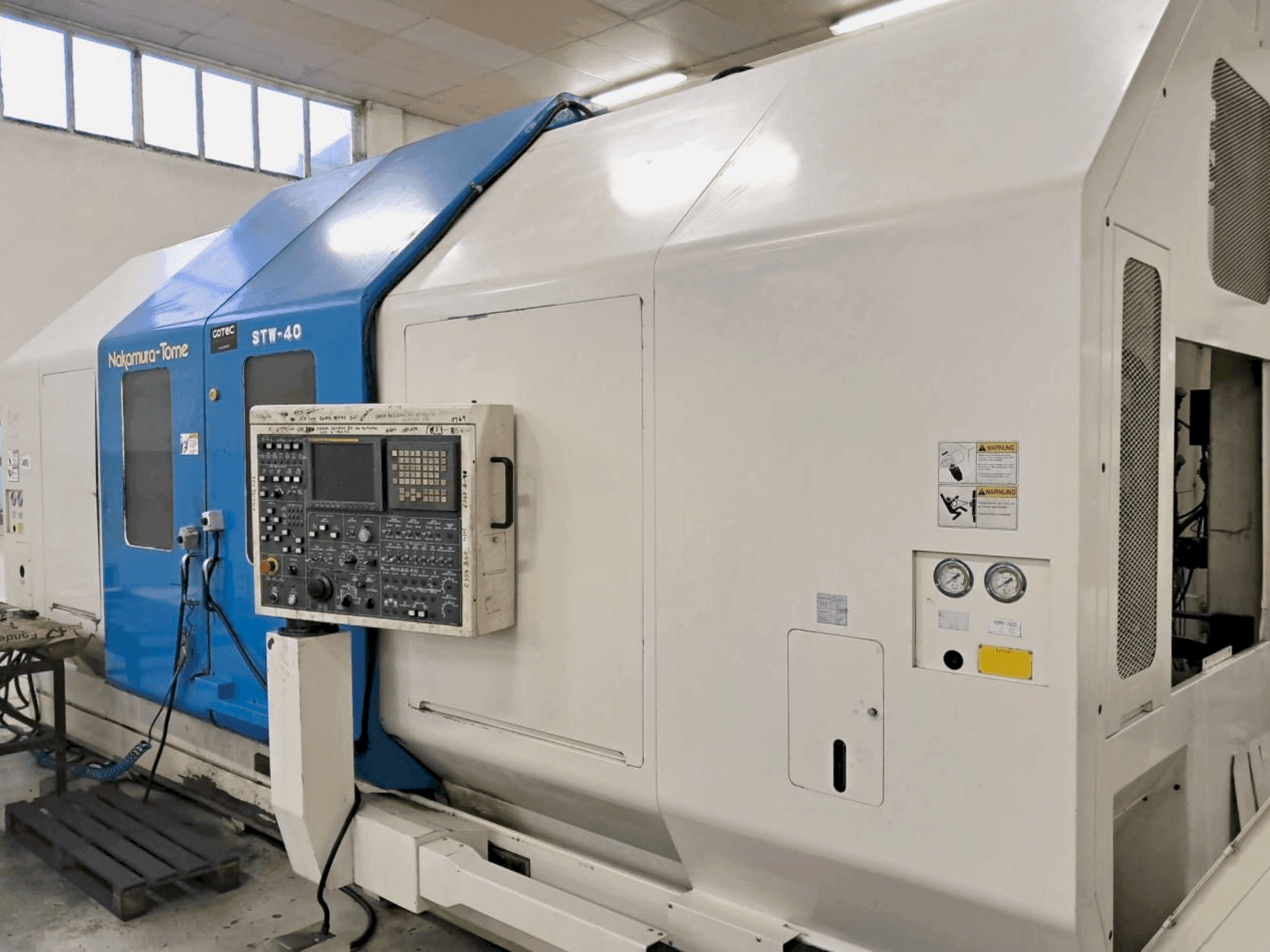 Koneen NAKAMURA-TOME STW-40 etunäkymä