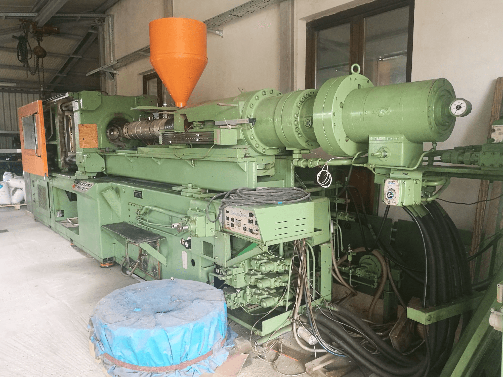 Koneen Krauss Maffei oikea näkymä 350S-2120