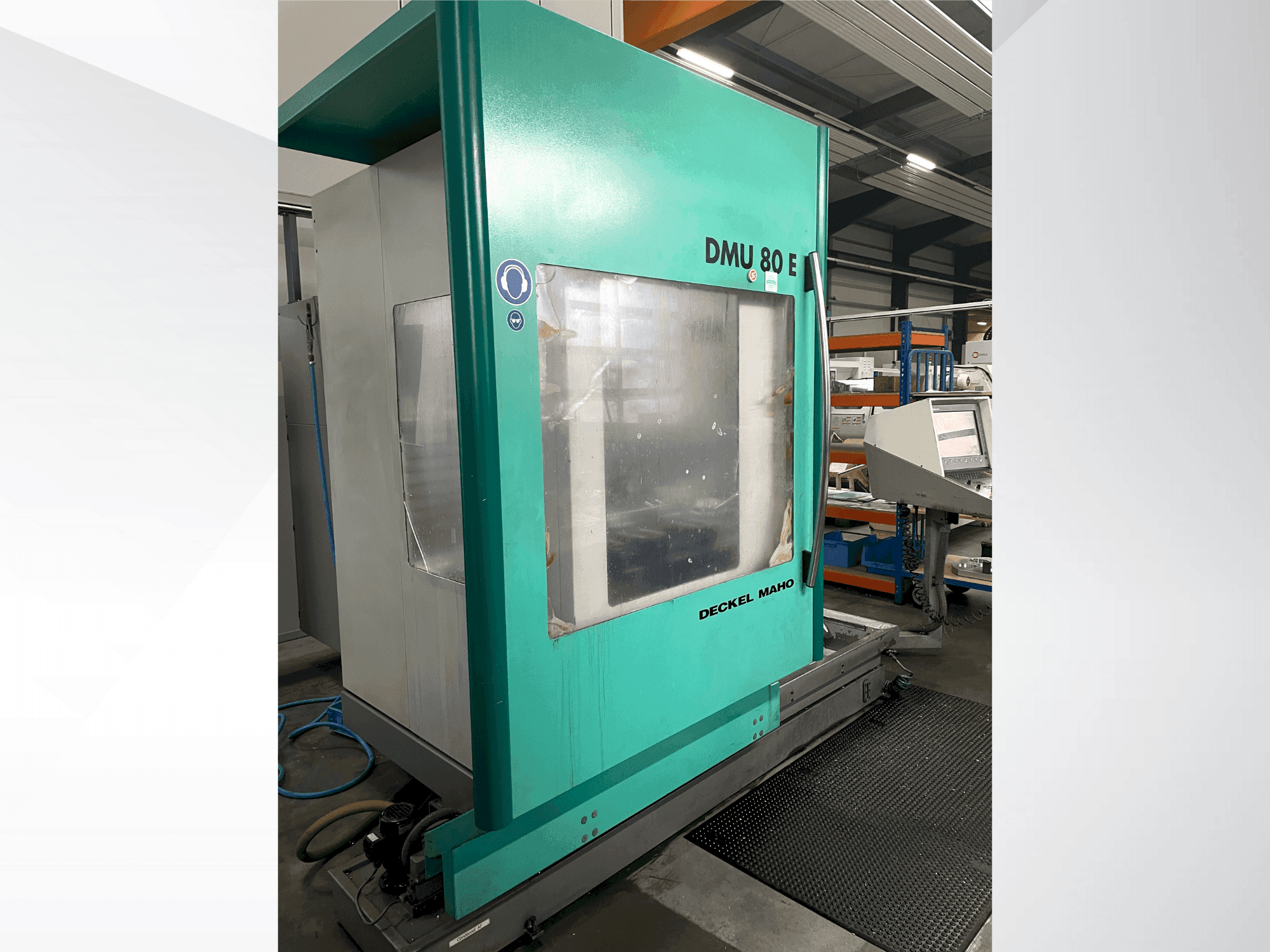 Koneen DECKEL DMU 80 E etunäkymä