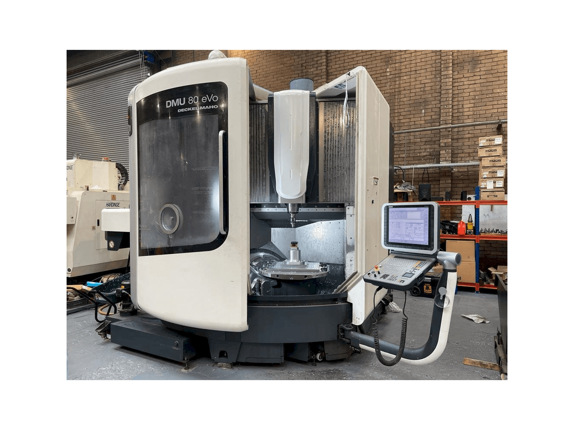Koneen DMG DMU 80 eVo Linear etunäkymä