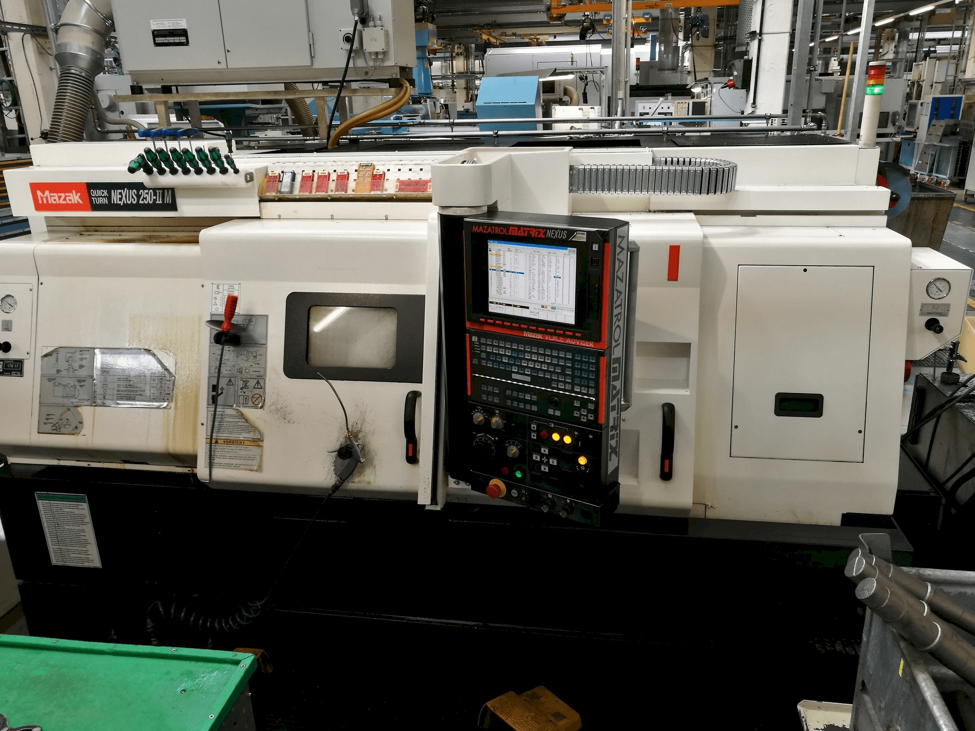 Koneen Mazak Quickturn Nexus 250-II M etunäkymä