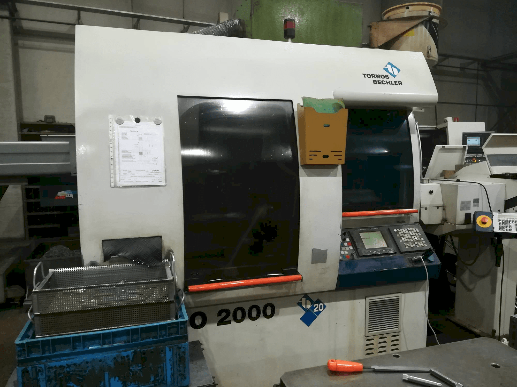 Koneen Tornos-Bechler Deco 20 etunäkymä