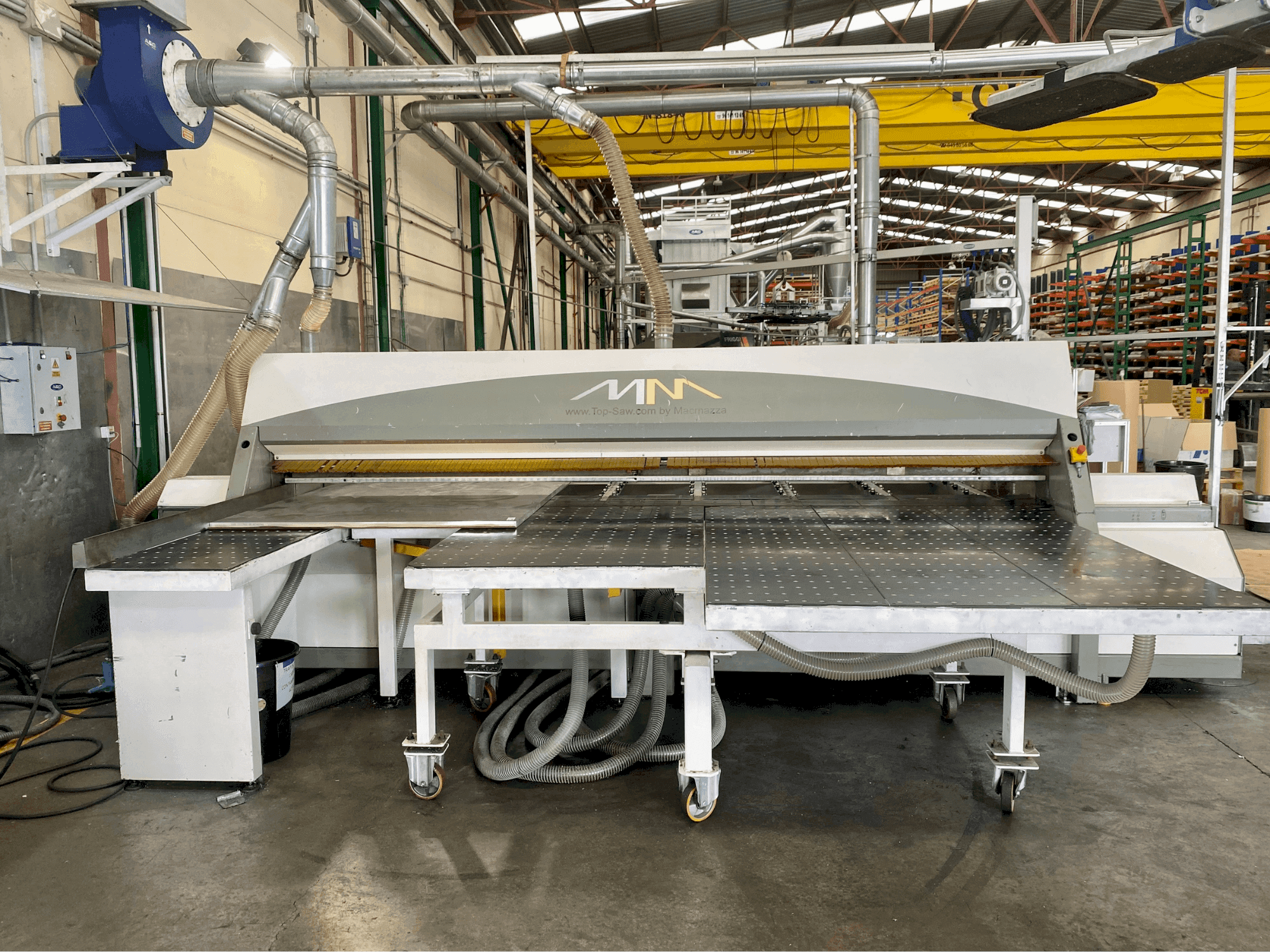Koneen MACMAZZA Top Saw etunäkymä
