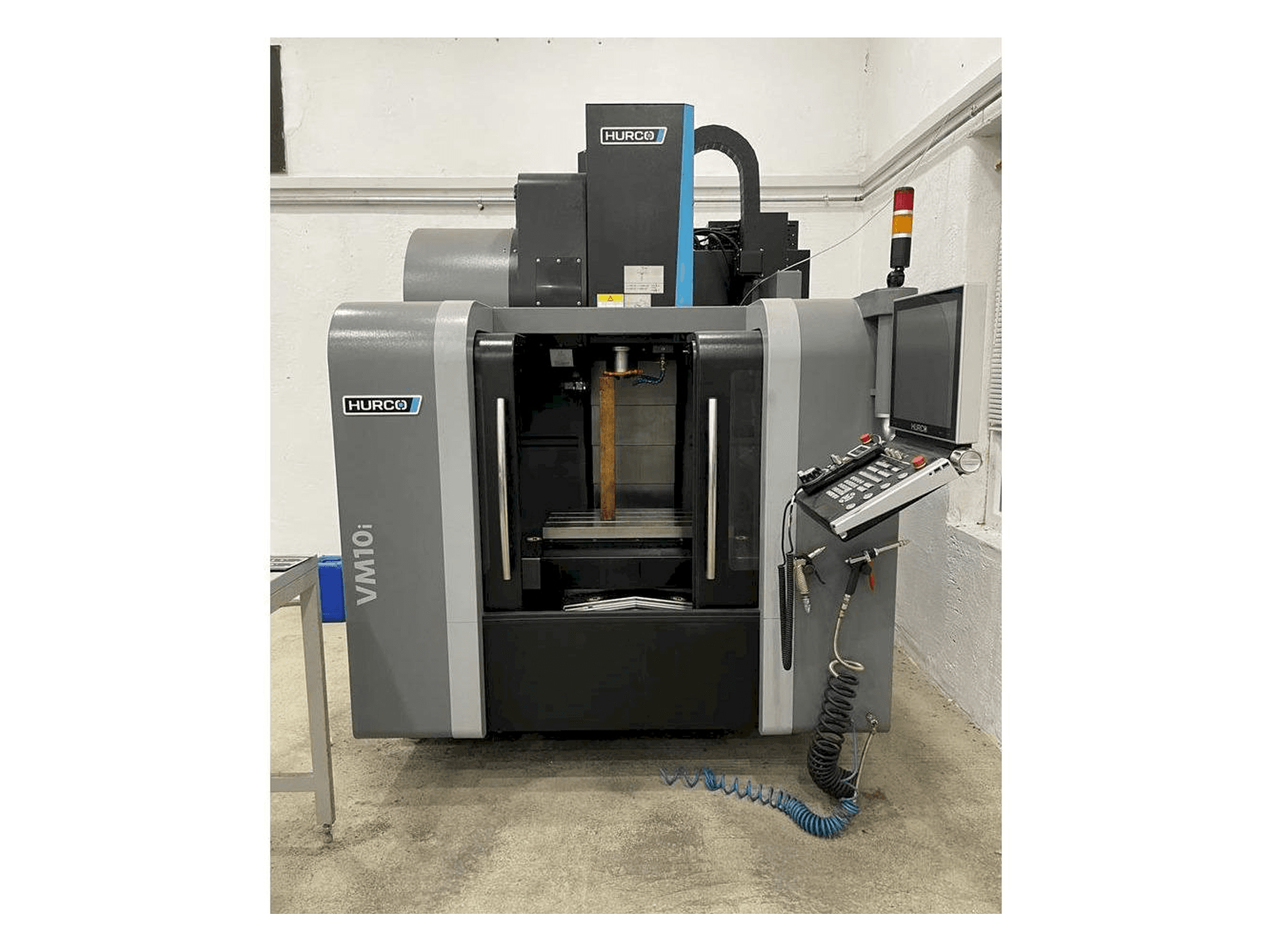 Koneen Hurco VM 10 i etunäkymä