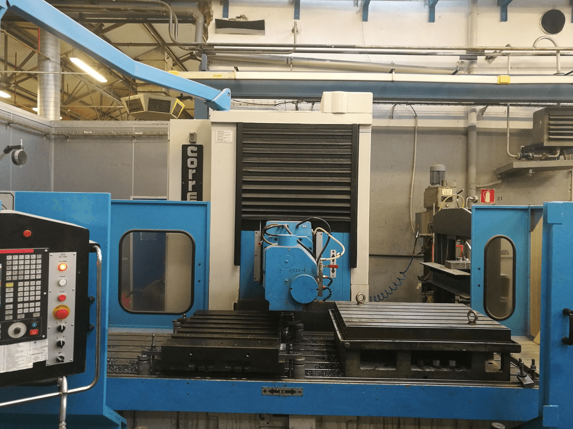 Koneen Correa etunäkymä A25-25