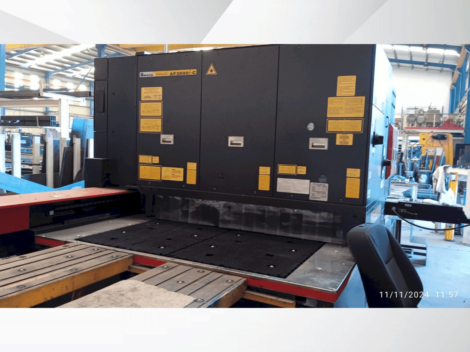 Koneen AMADA LC 2415αV etunäkymä