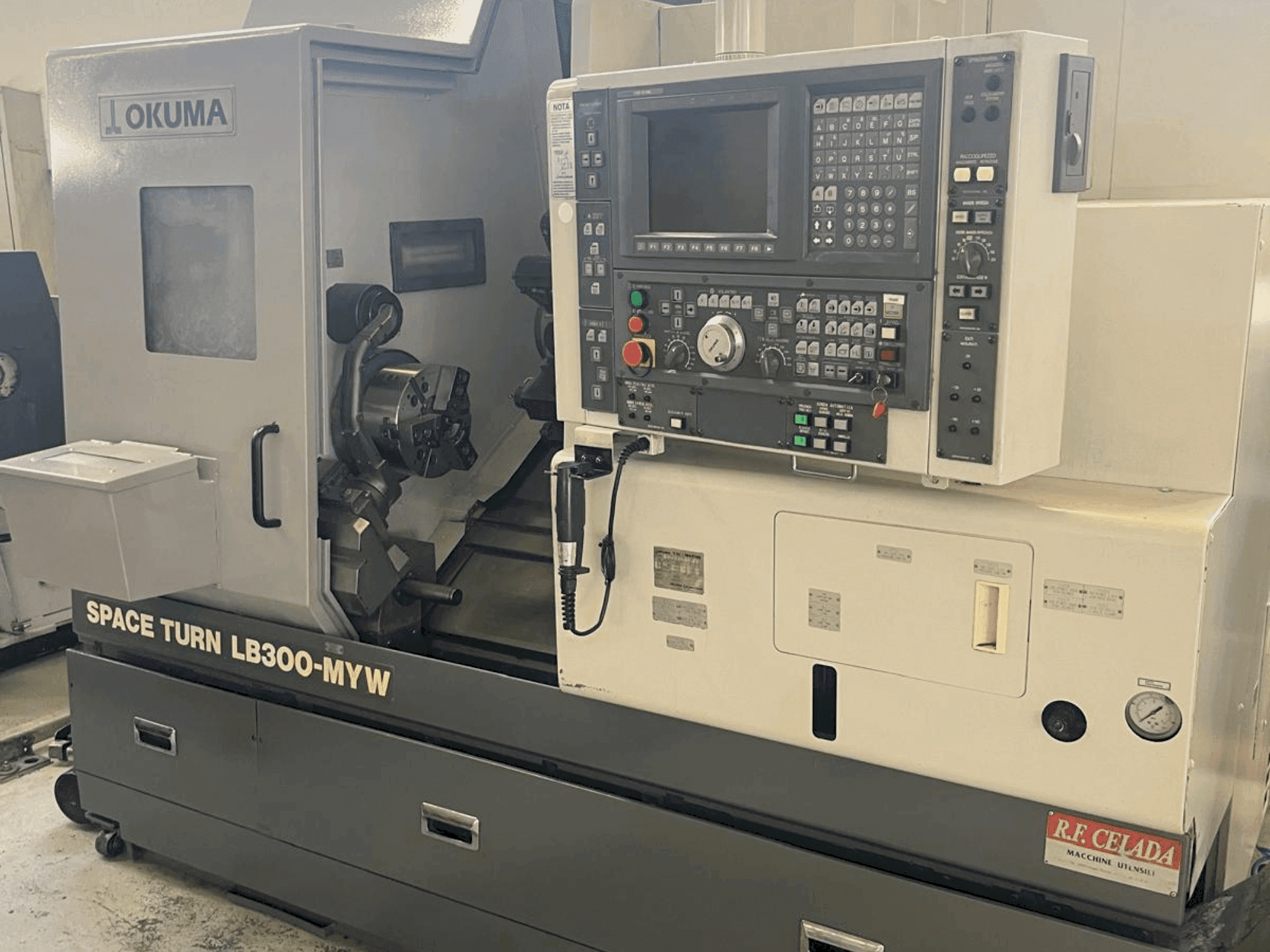 Koneen Okuma SPACE TURN LB 300 MYW etunäkymä