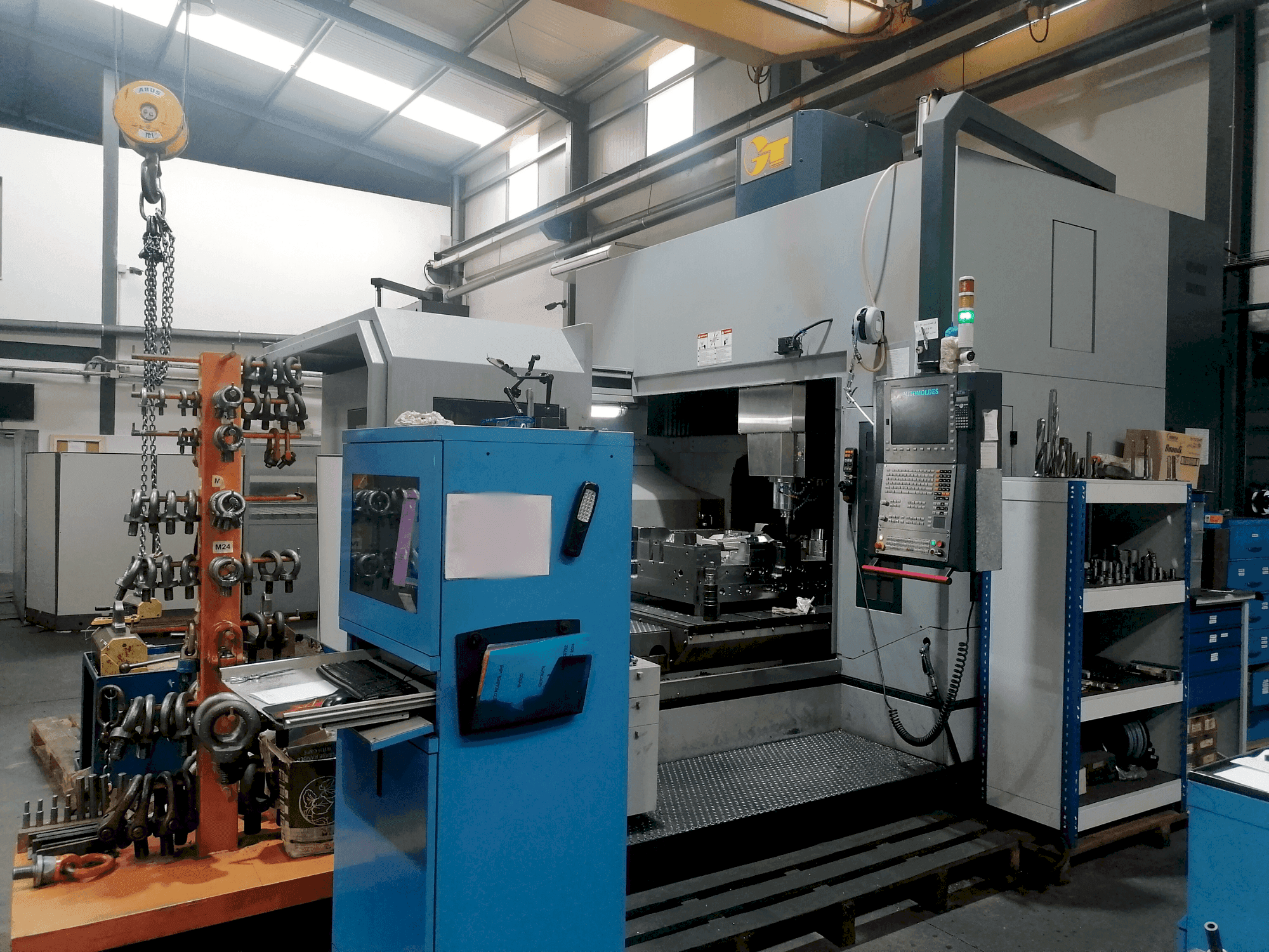 Koneen GENTIGER GT1614V etunäkymä