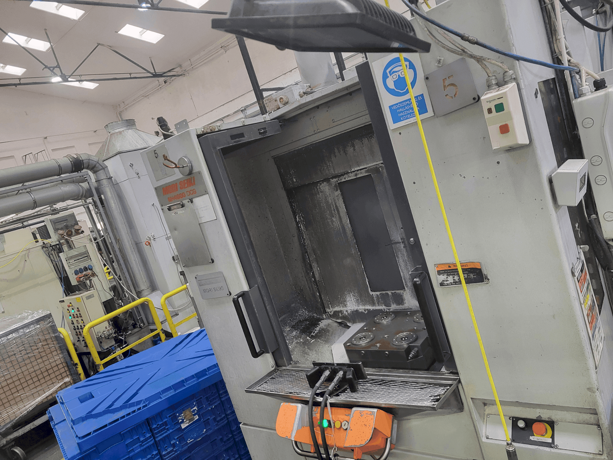 Koneen MORI SEIKI NH 4000 etunäkymä