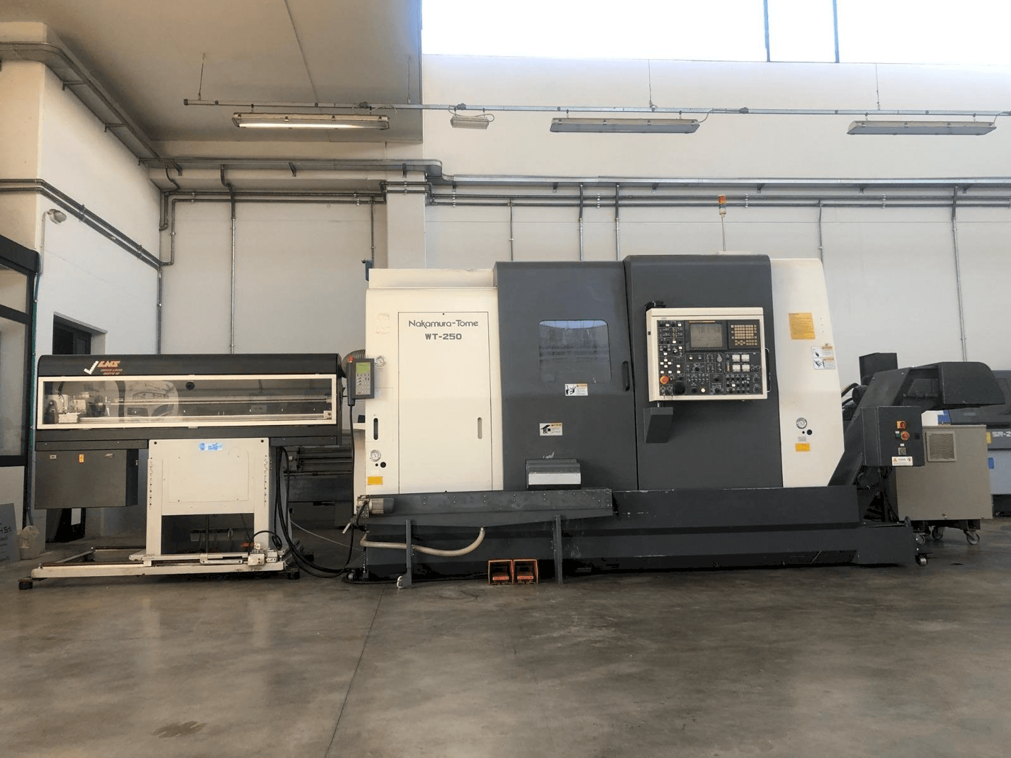 Koneen NAKAMURA-TOME WT-250 MMY etunäkymä