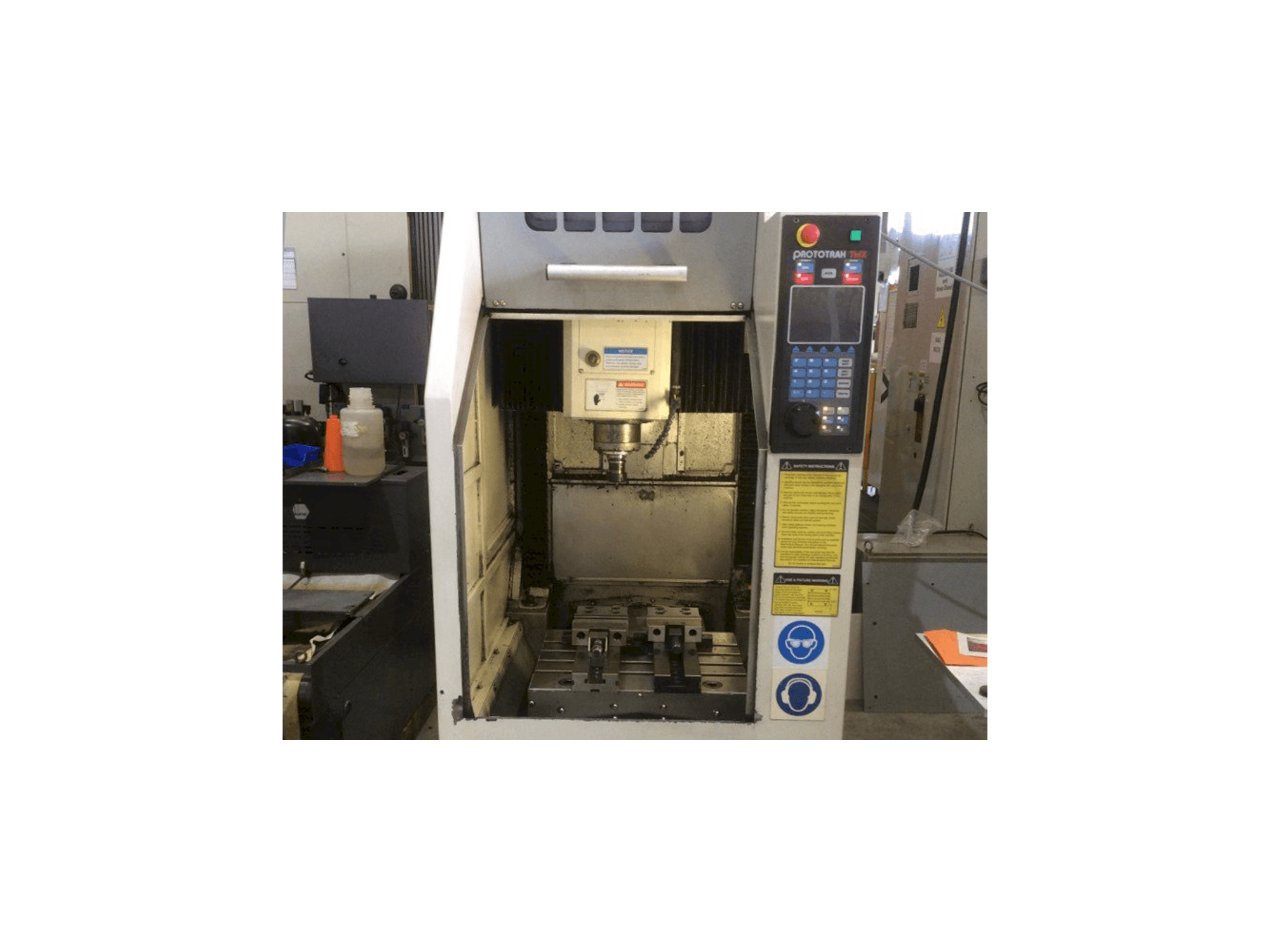 Koneen XYZ 2-OP etunäkymä