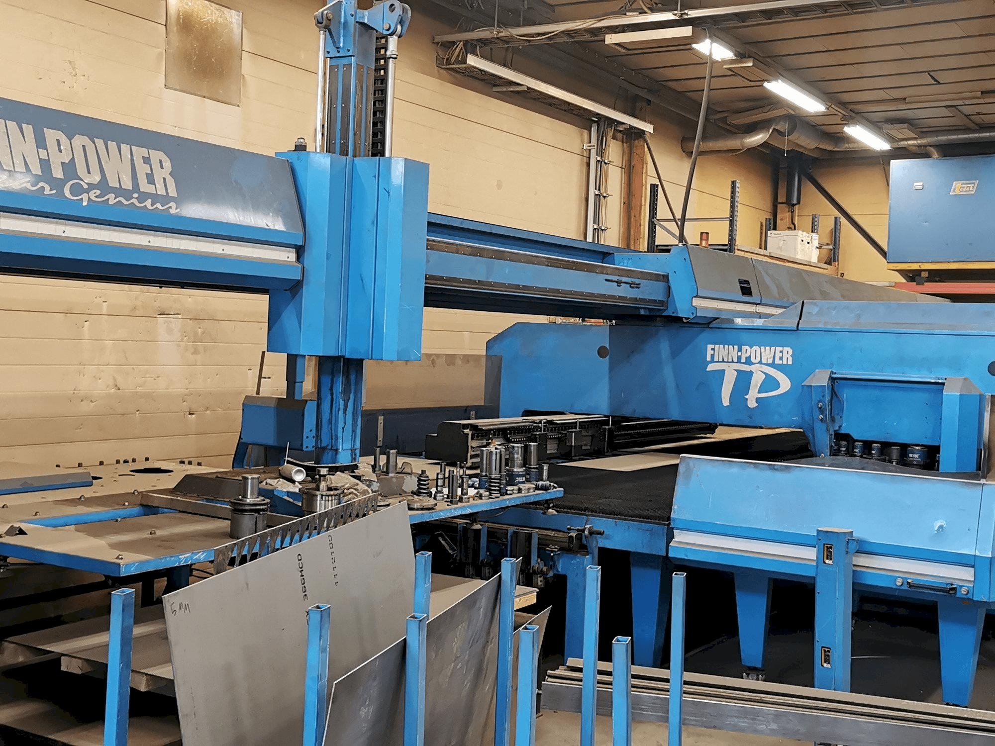 Koneen Finn-Power LD3000/2W etunäkymä