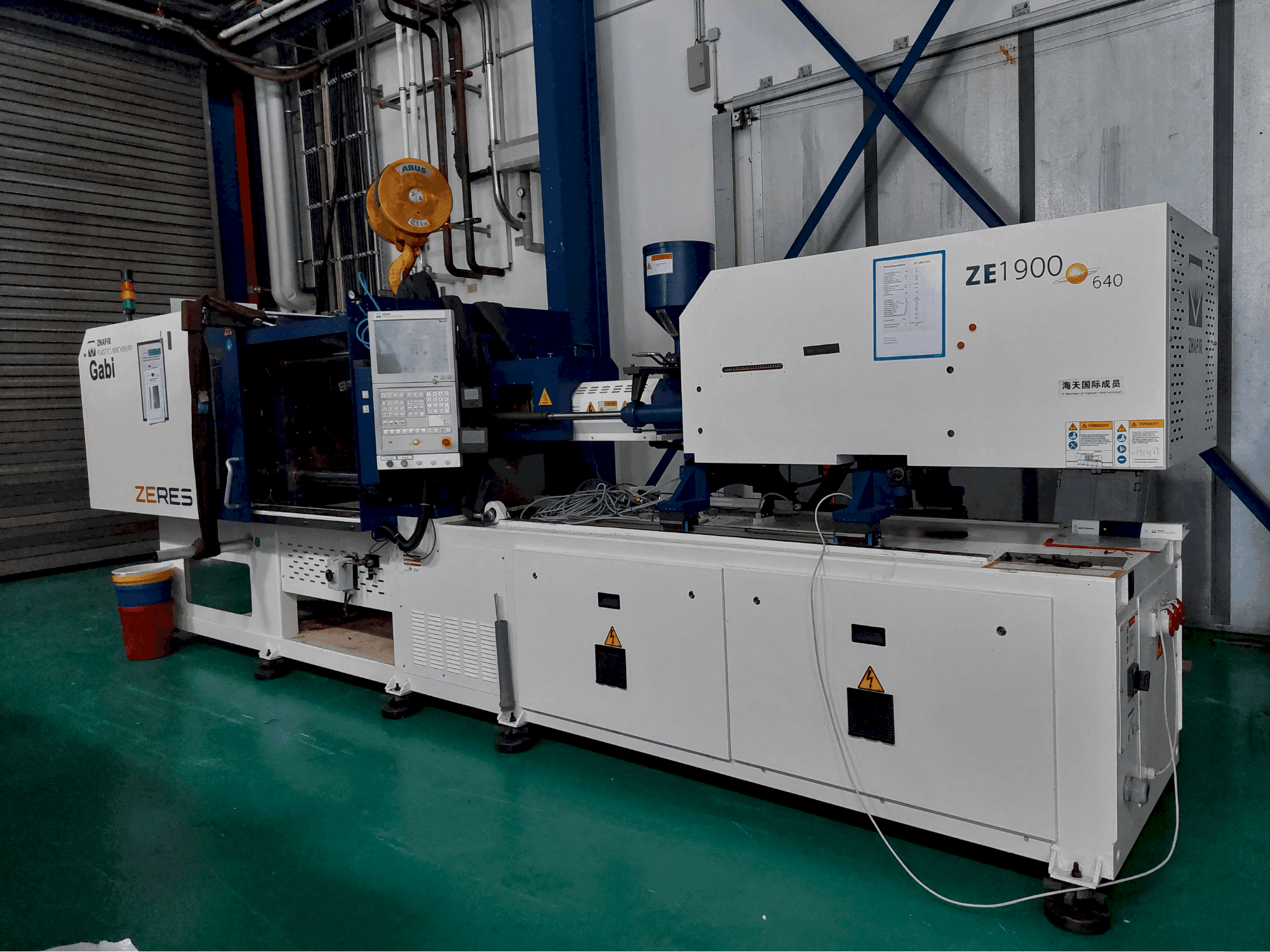 Koneen HAITIAN ZHAFIR ZERES ZE1900 etunäkymä