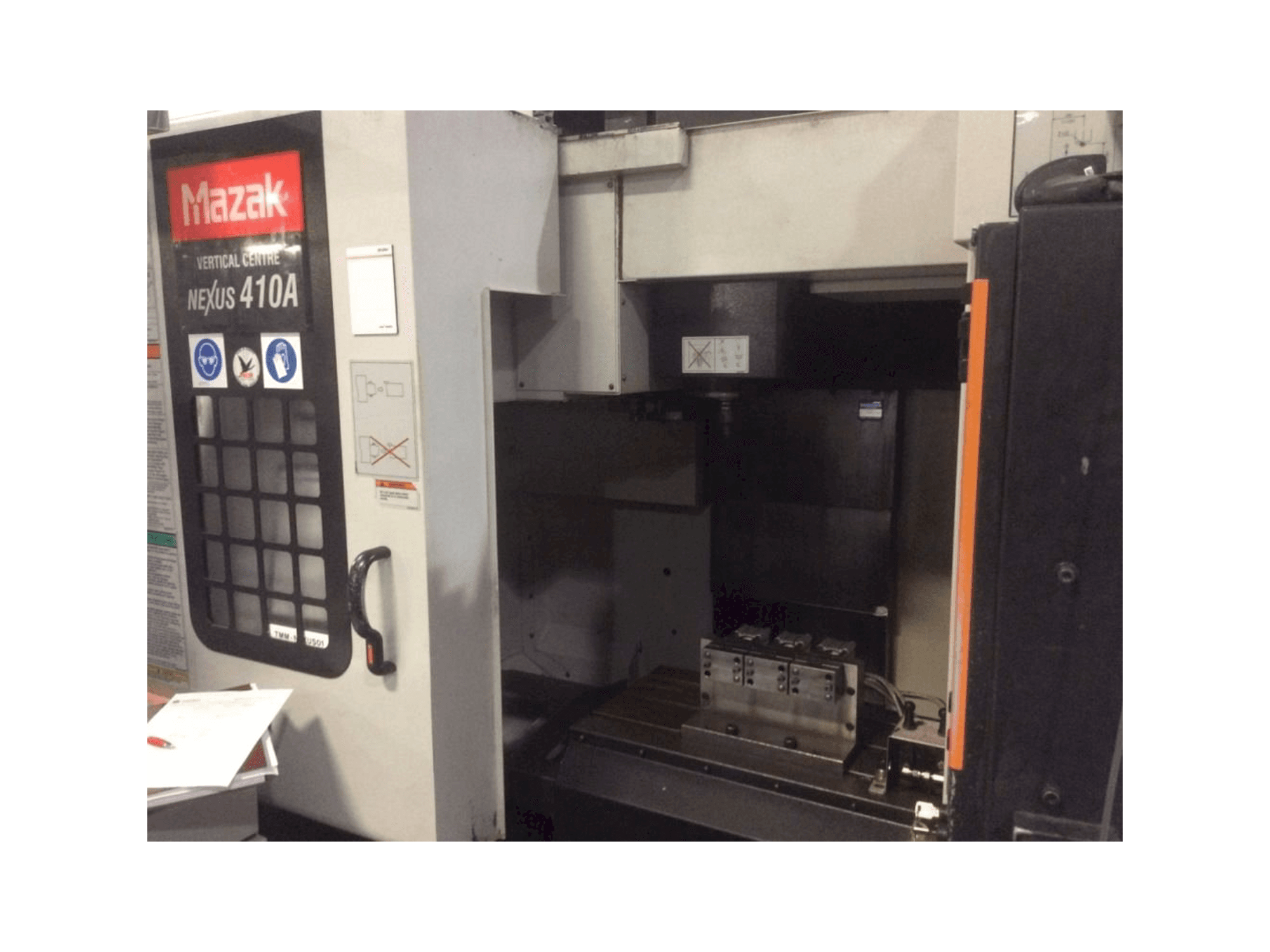 Koneen Mazak Nexus VCN 410A etunäkymä