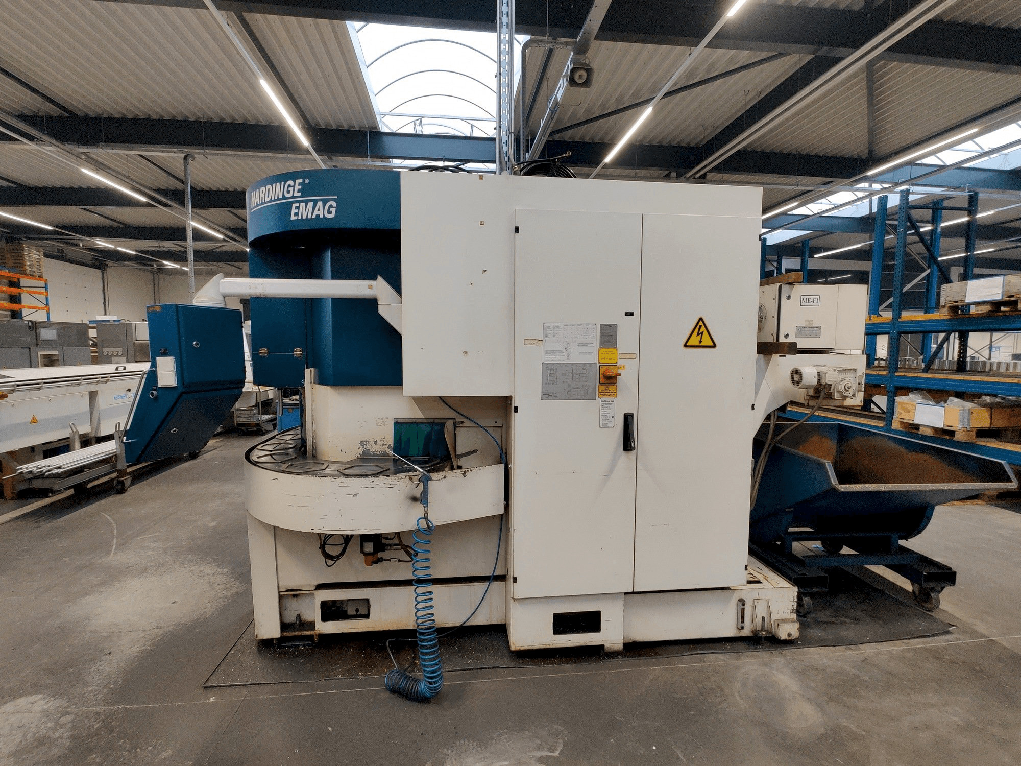 Koneen Hardinge Emag VL 5 etunäkymä