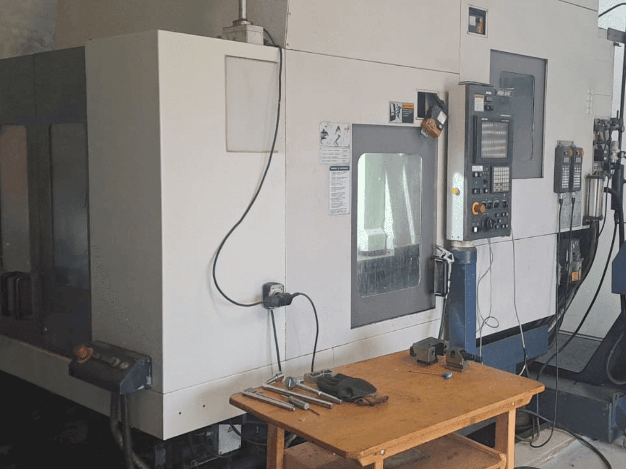 Koneen MORI SEIKI CV-500 etunäkymä
