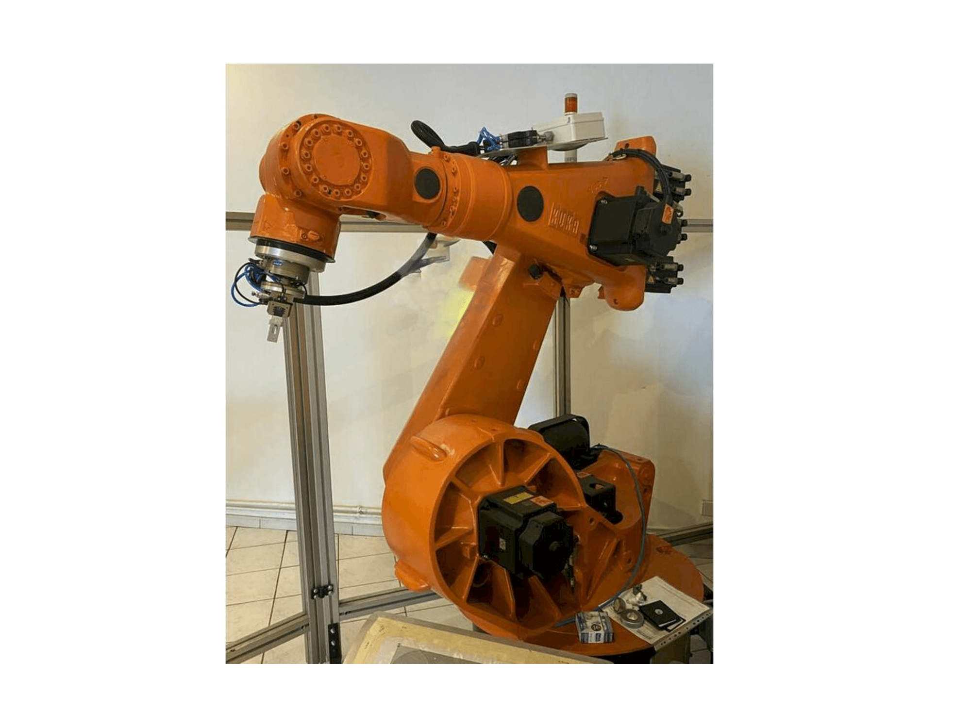Koneen KUKA KR150L150SP/2 etunäkymä