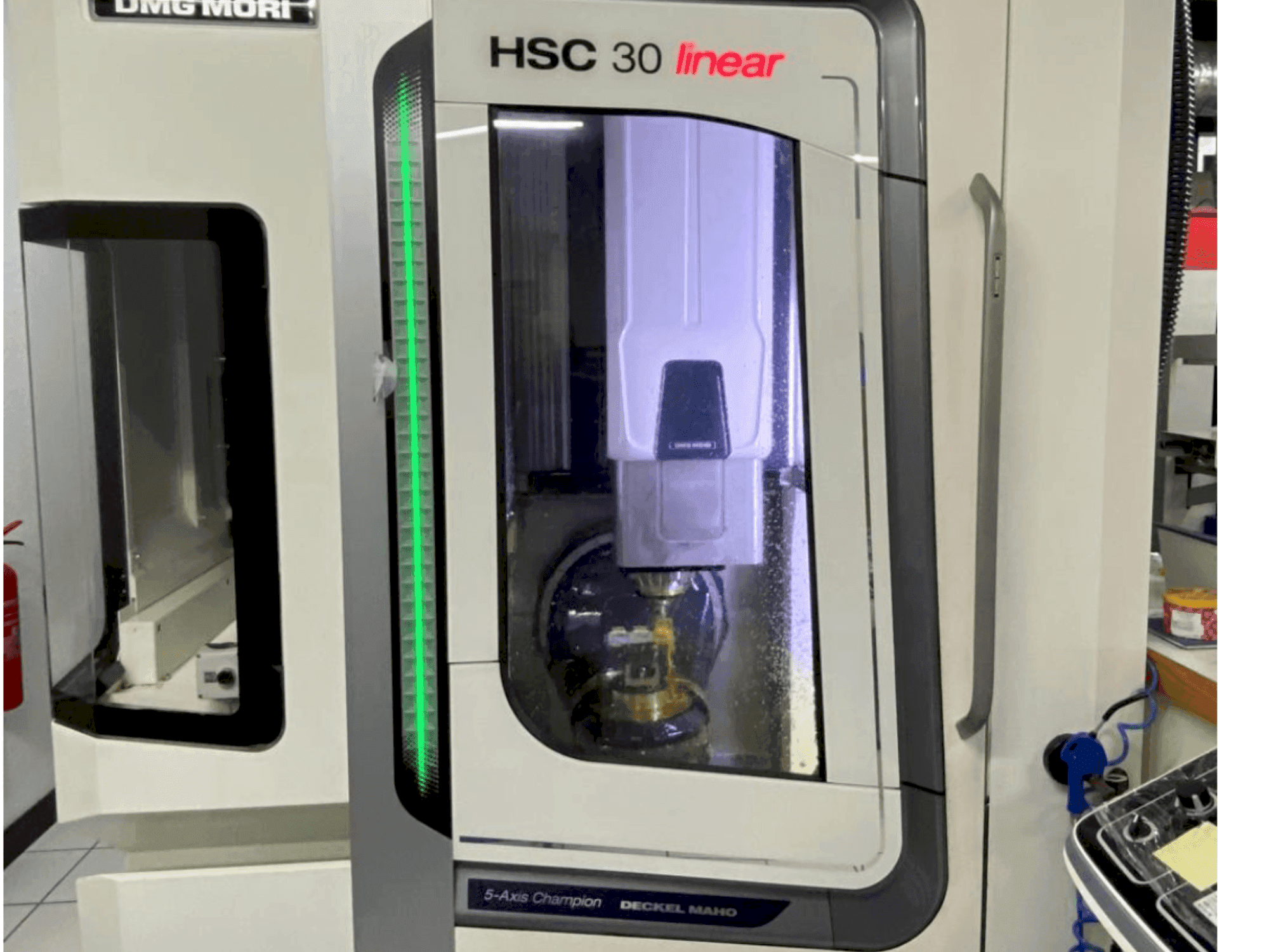 Koneen DMG MORI HSC 30 linear etunäkymä