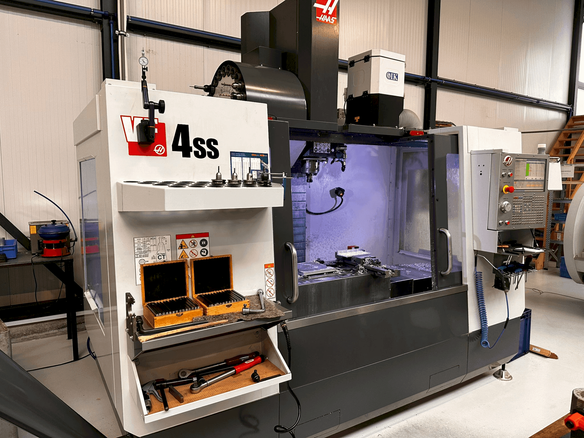 Koneen HAAS VF-4SS etunäkymä