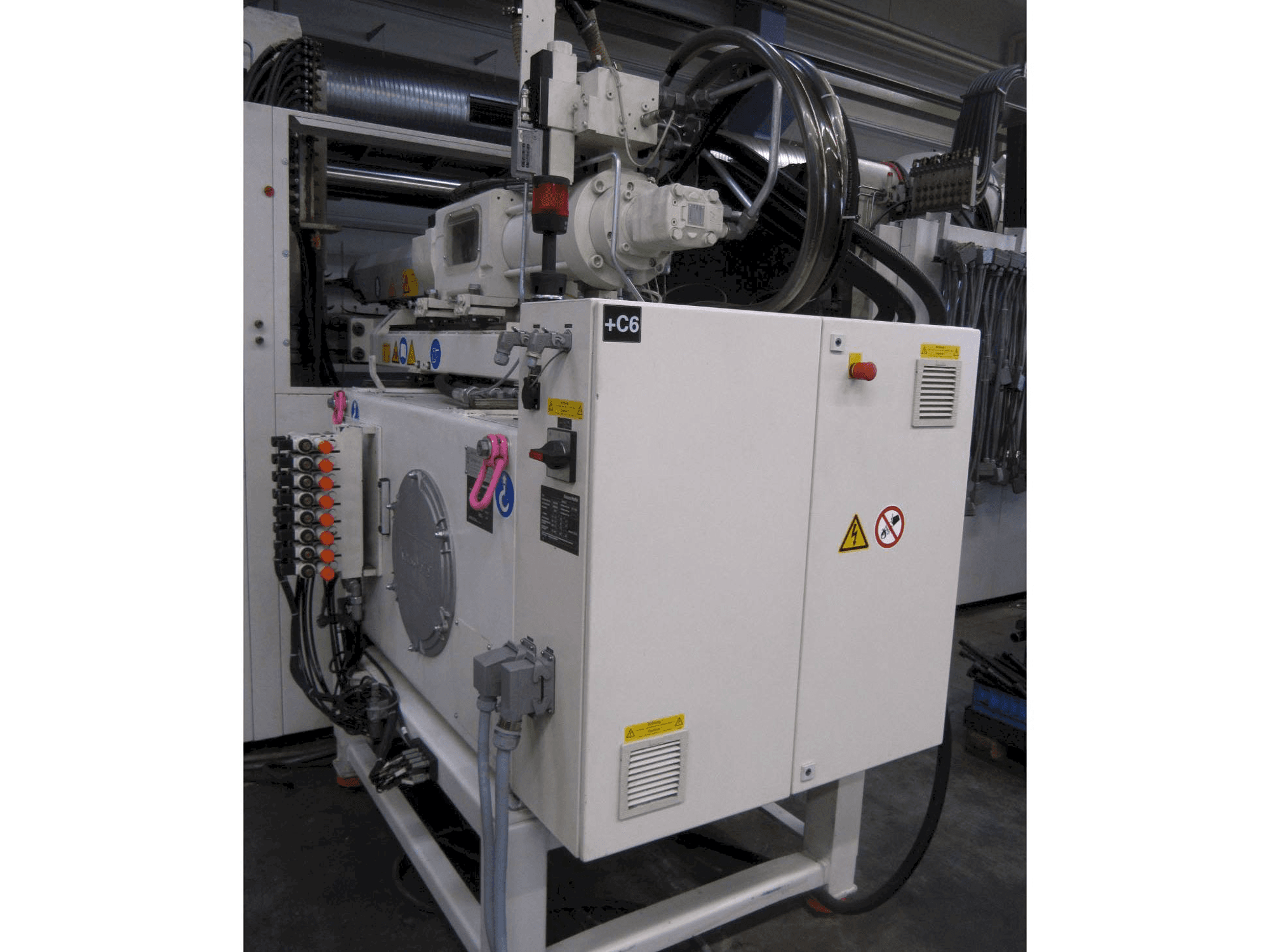 Koneen Krauss Maffei 750 BO L etunäkymä