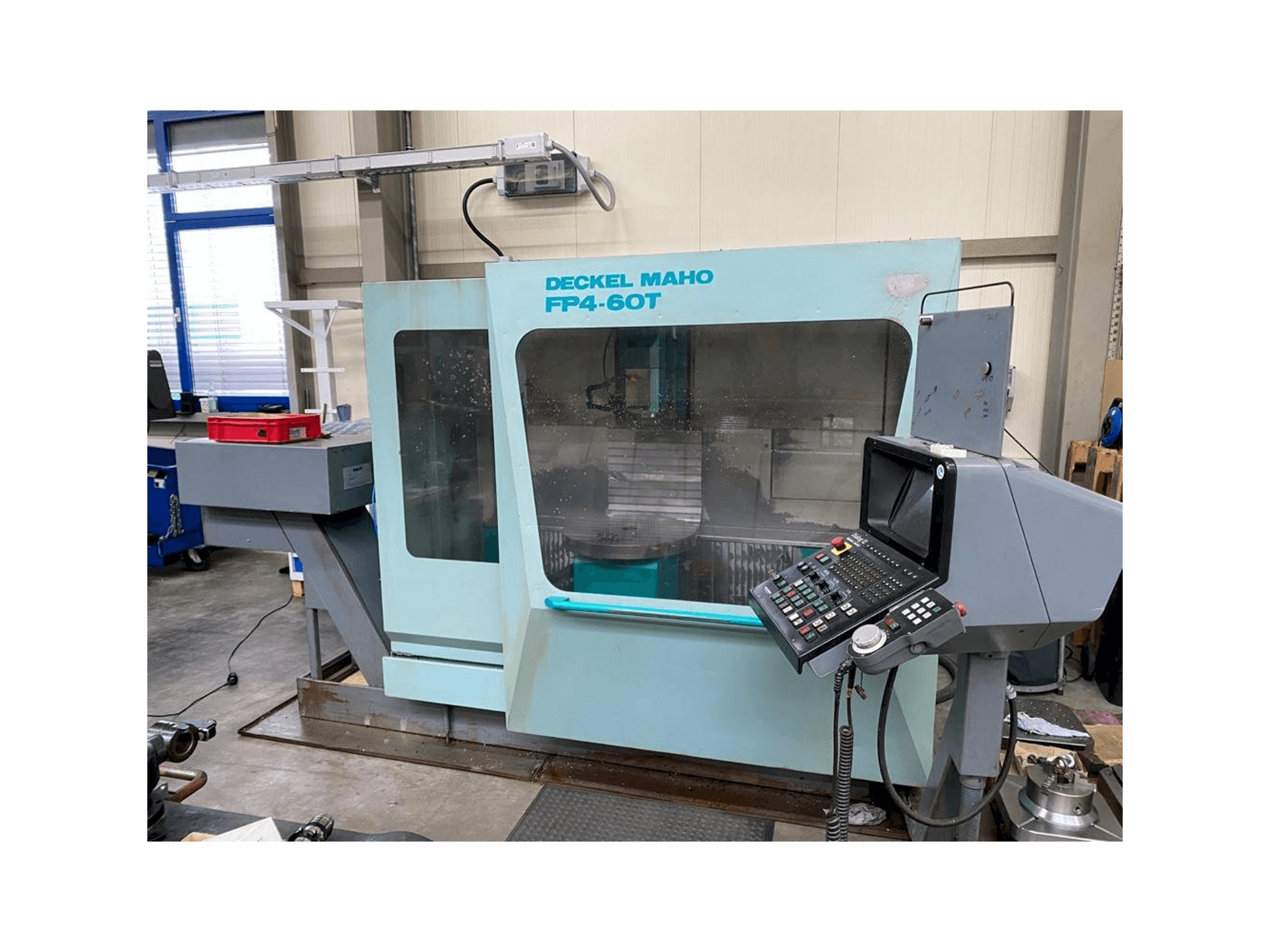 Koneen DECKEL MAHO FP4-60 T etunäkymä