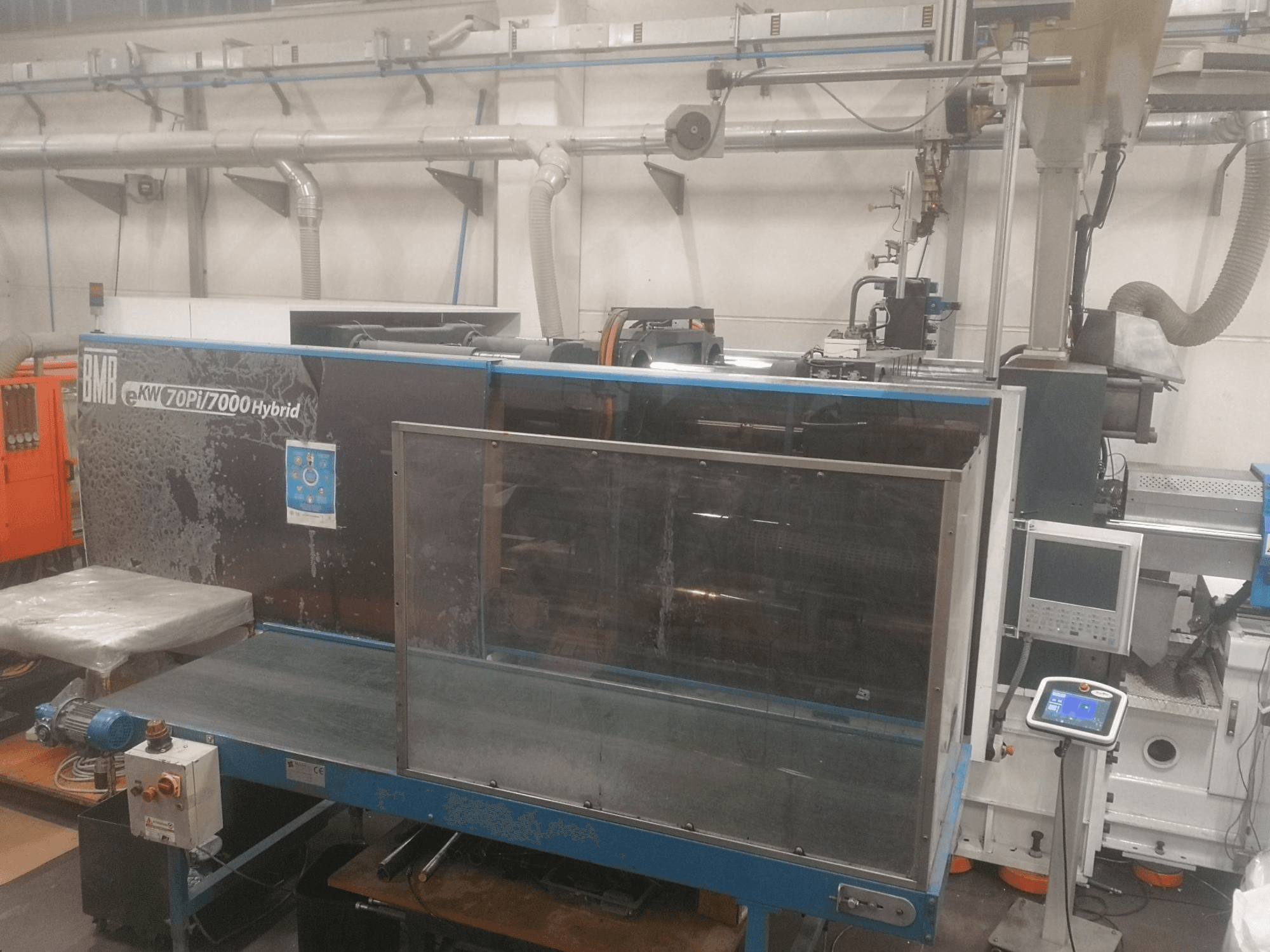 Koneen BMB Ekw 70pi Hybrid etunäkymä