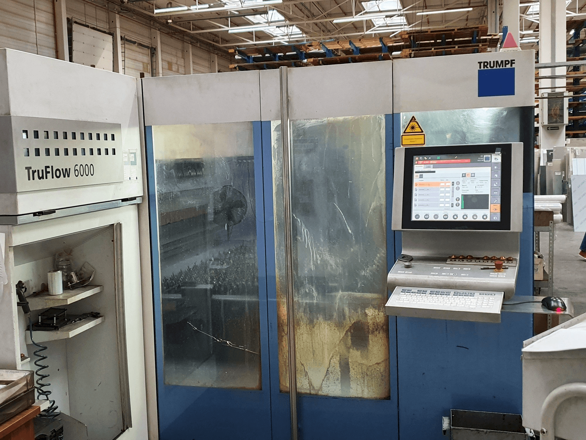 Koneen Trumpf TruLaser 3030 etunäkymä