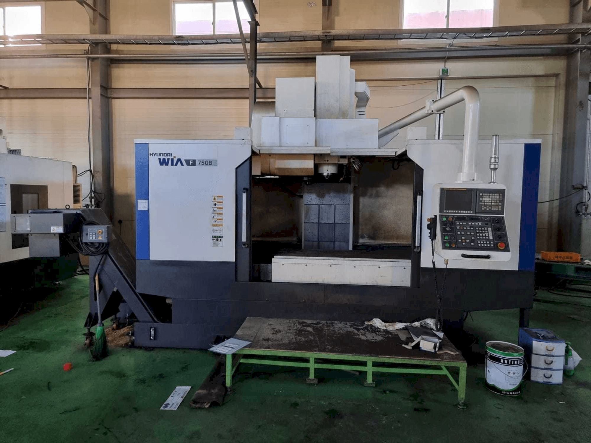 Koneen Hyundai Wia F750B etunäkymä