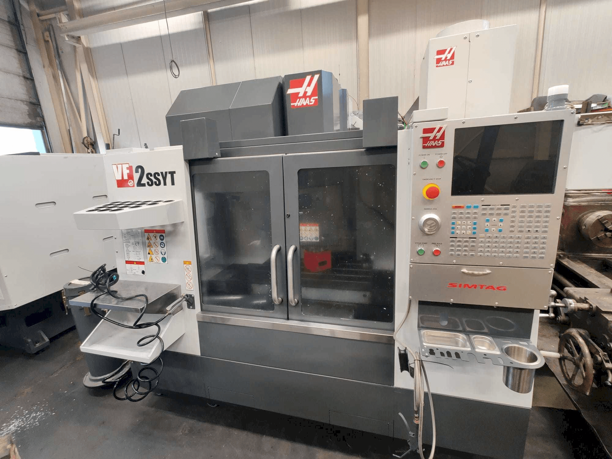 Koneen HAAS VF-2SSYT etunäkymä