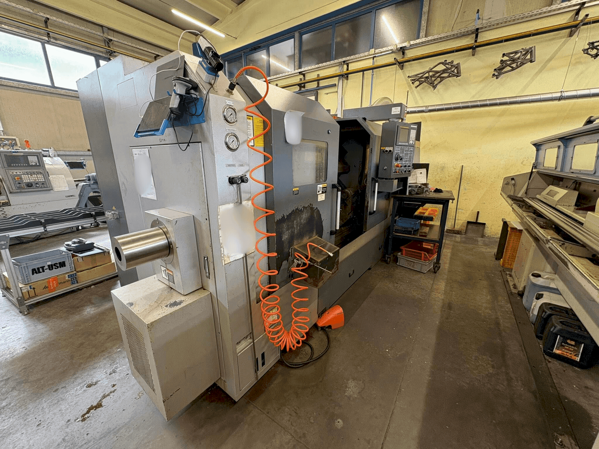 Koneen Leadwell T7-M etunäkymä