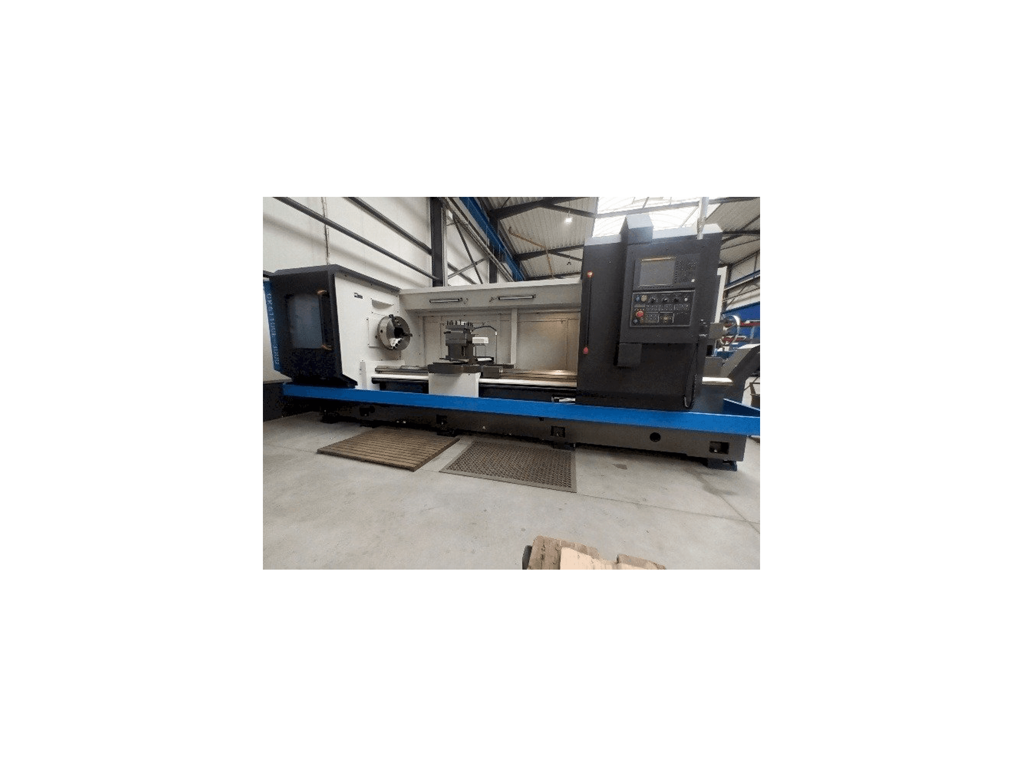 Koneen Ningbo Oturn CK61100E-3000 etunäkymä