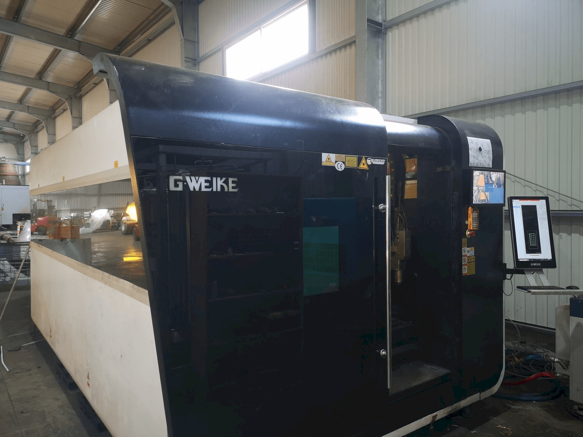 Koneen GWEIKE LF 3015 GA CNC etunäkymä