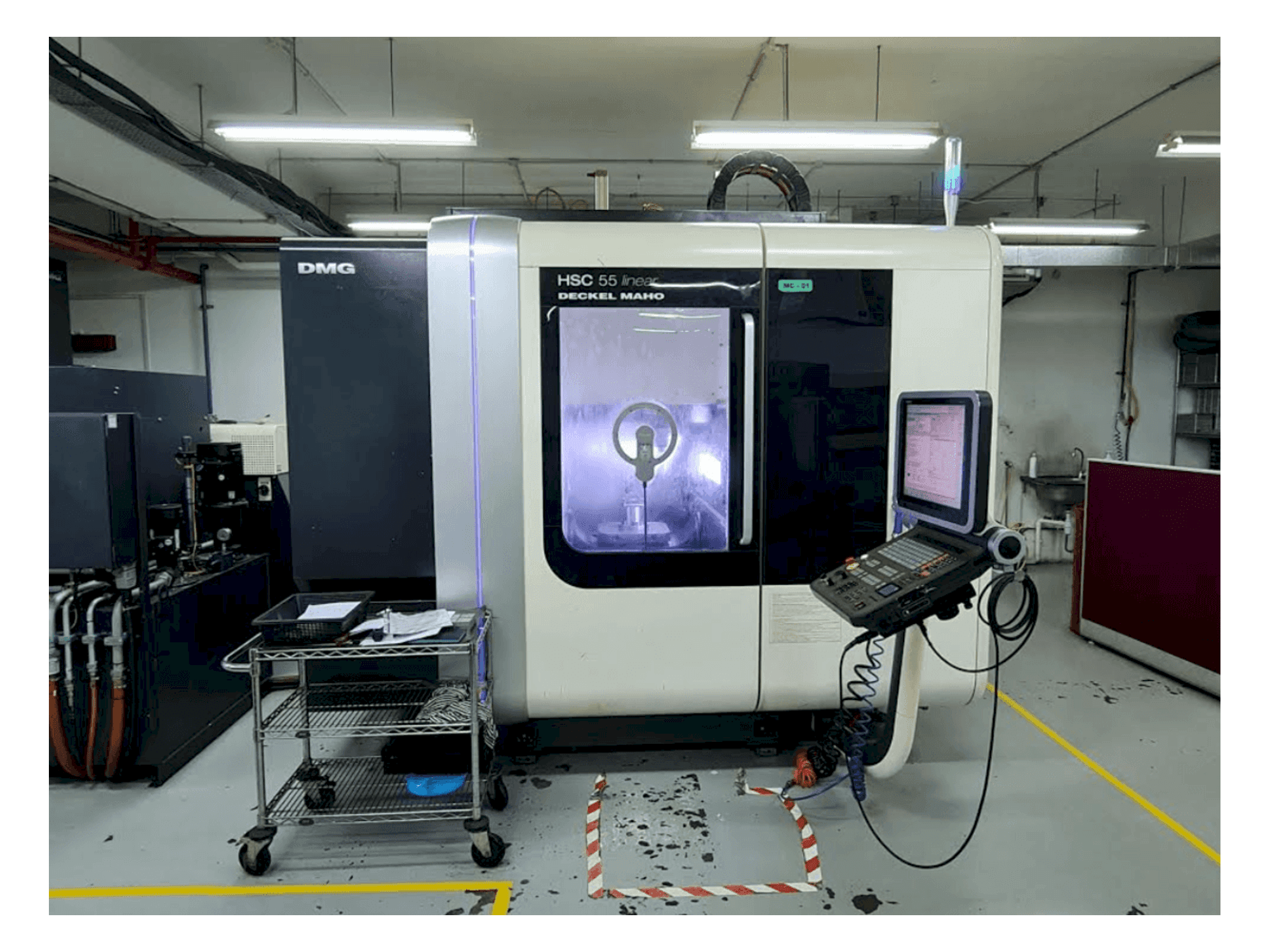 Koneen DECKEL MAHO HSC 55 linear etunäkymä