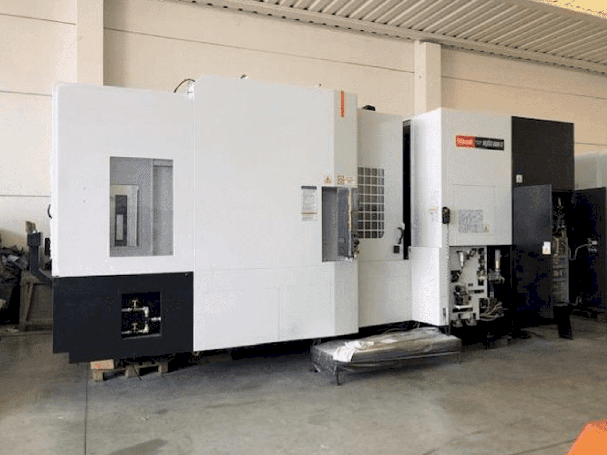 Koneen Mazak HCN-8800 etunäkymä