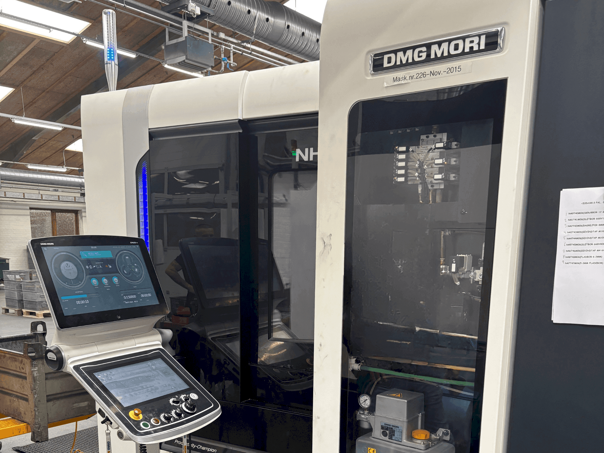 Koneen DMG MORI NHX 4000 etunäkymä