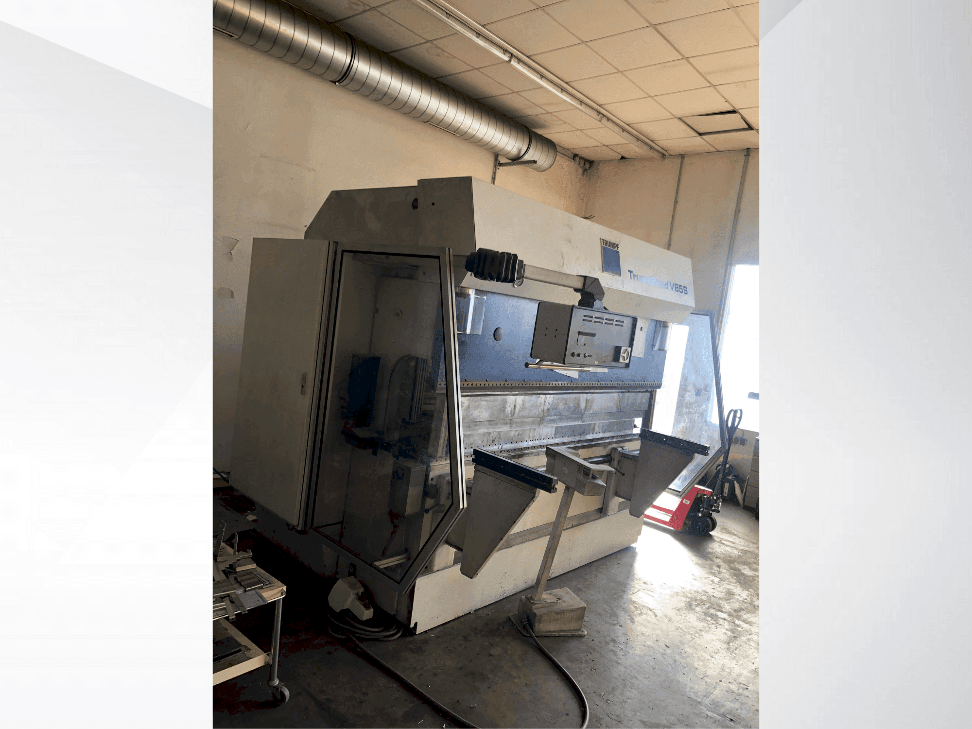 Koneen TRUMPF TrumaBend V85S etunäkymä