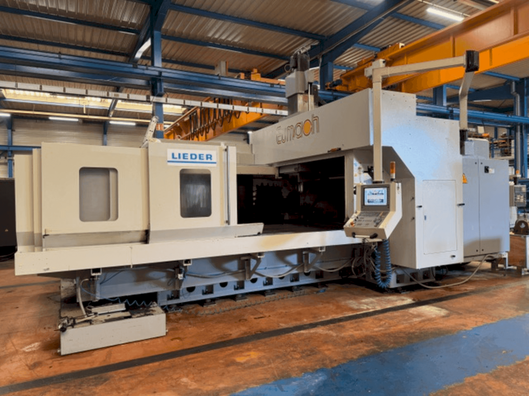 Koneen Eumach DVM-3021 etunäkymä