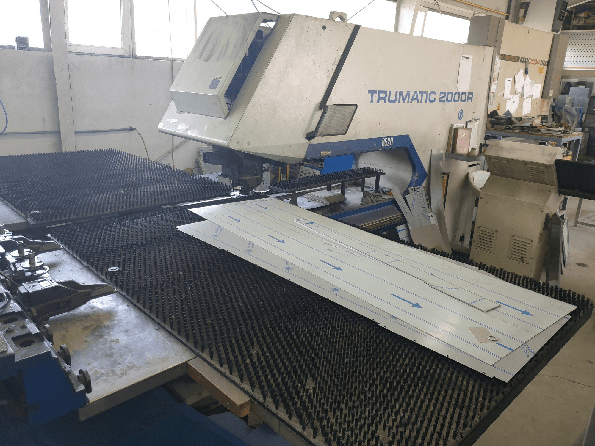 Koneen Trumpf Trumatic 2000R etunäkymä
