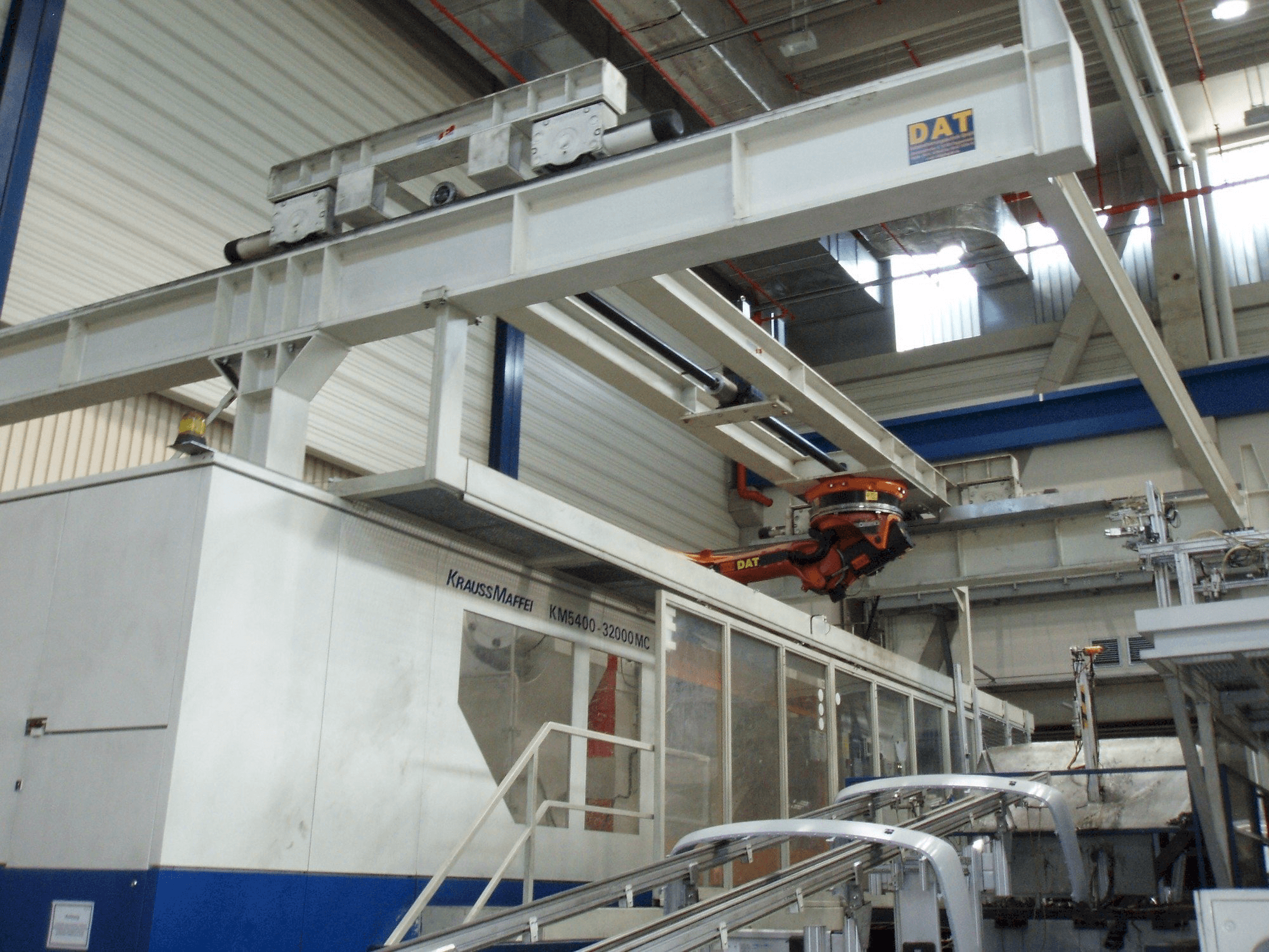 Koneen Krauss Maffei 5400-32000 MC etunäkymä