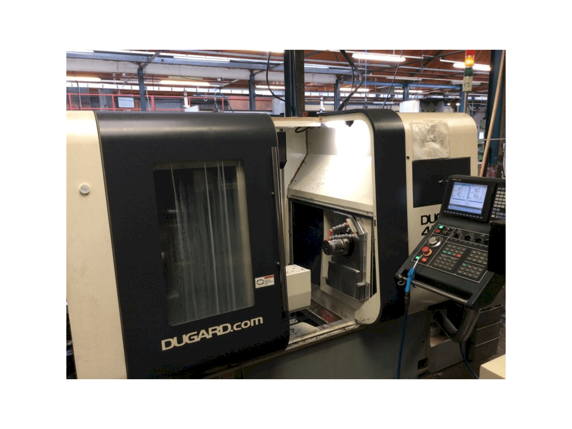 Koneen Dugard 42 TT etunäkymä