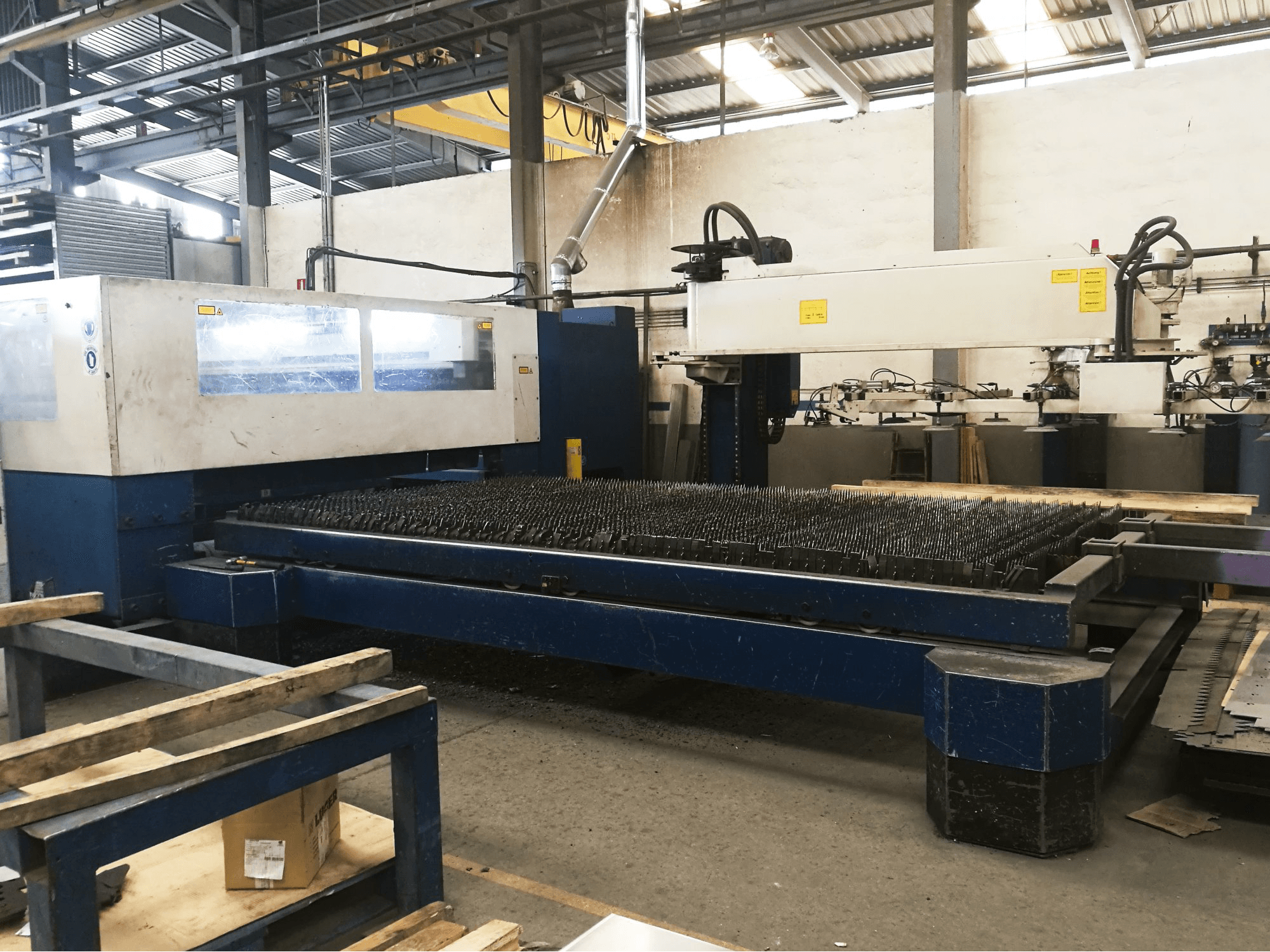 Koneen Trumpf vasen näkymäTrumatic L4030
