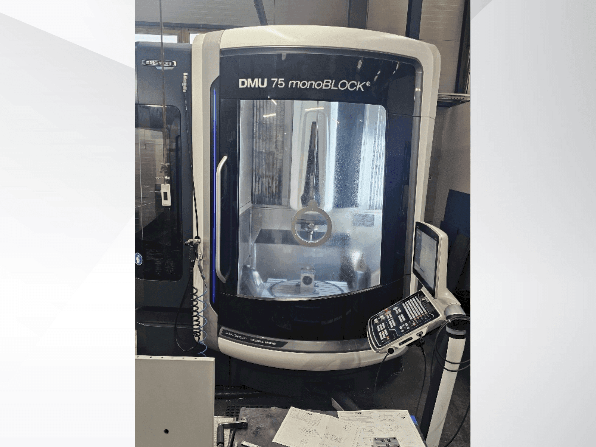 Koneen DMG MORI DMU 75 monoBlock etunäkymä