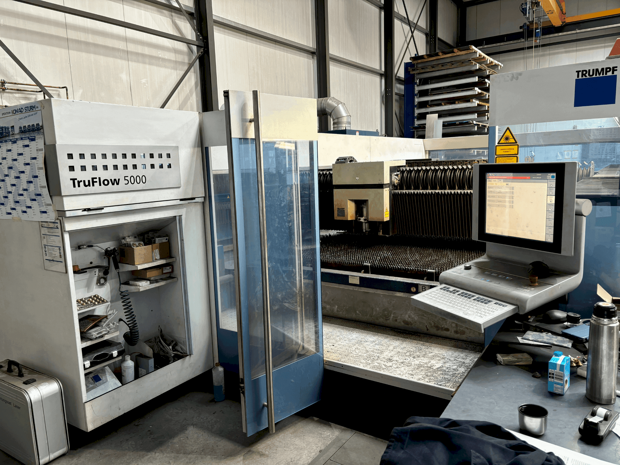 Koneen TRUMPF TruLaser 3040 etunäkymä