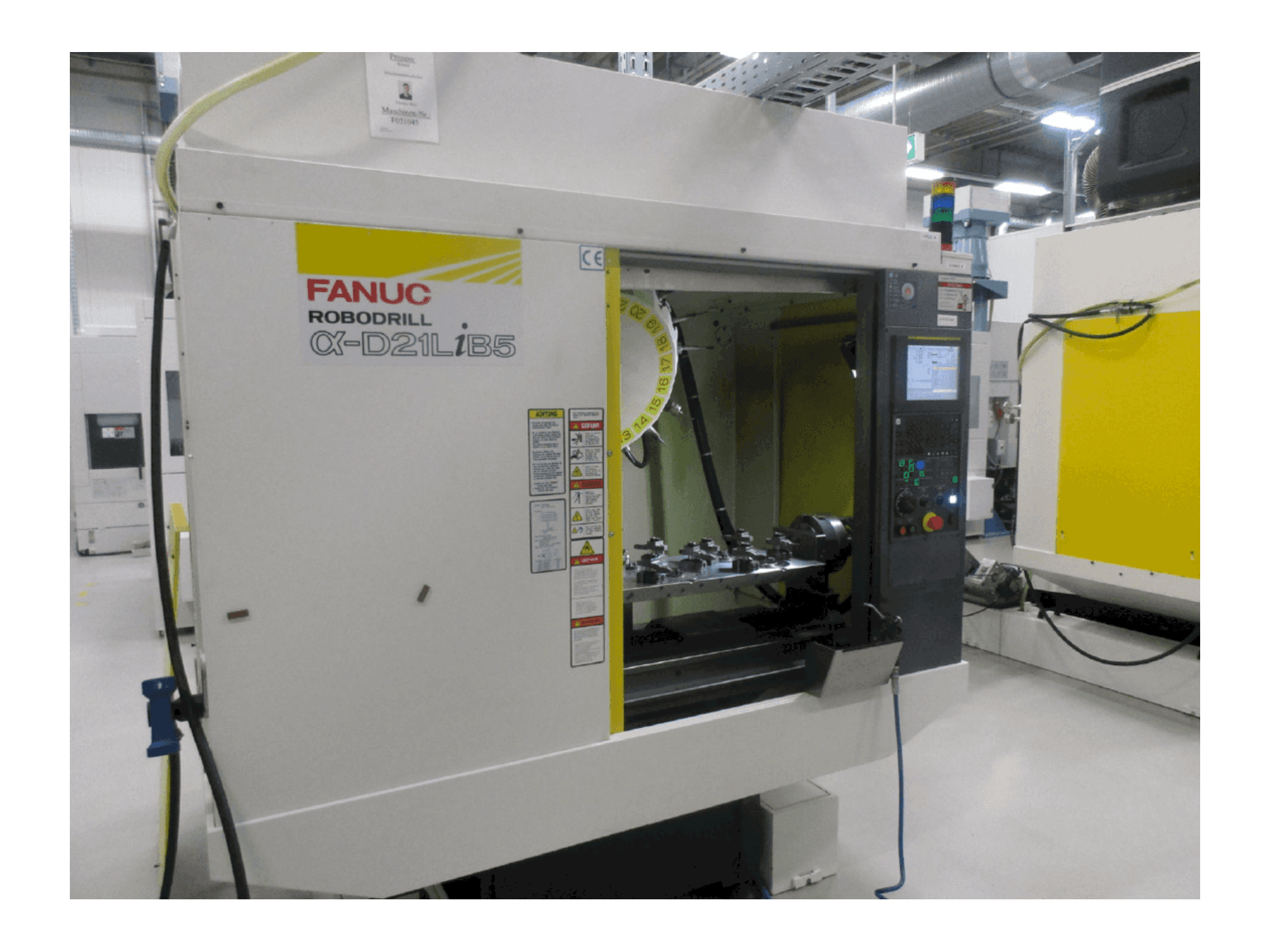 Koneen FANUC ROBODRILL Alpha D21LiB5 etunäkymä