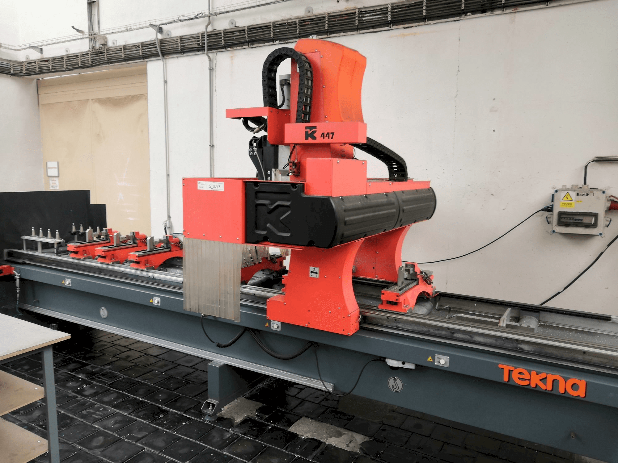 Koneen Tekna TK447/4 etunäkymä