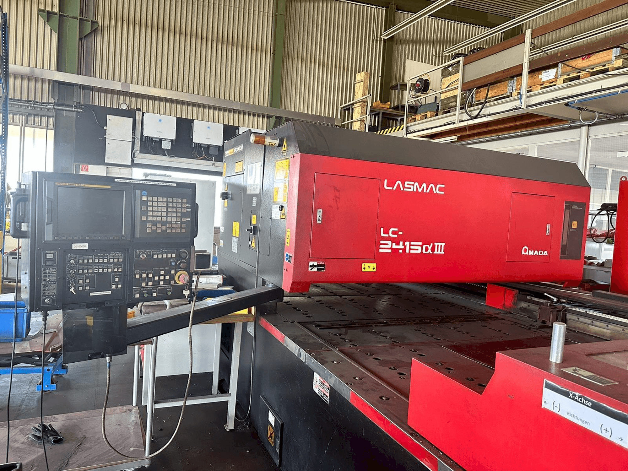 Koneen AMADA LC2415 A3 etunäkymä