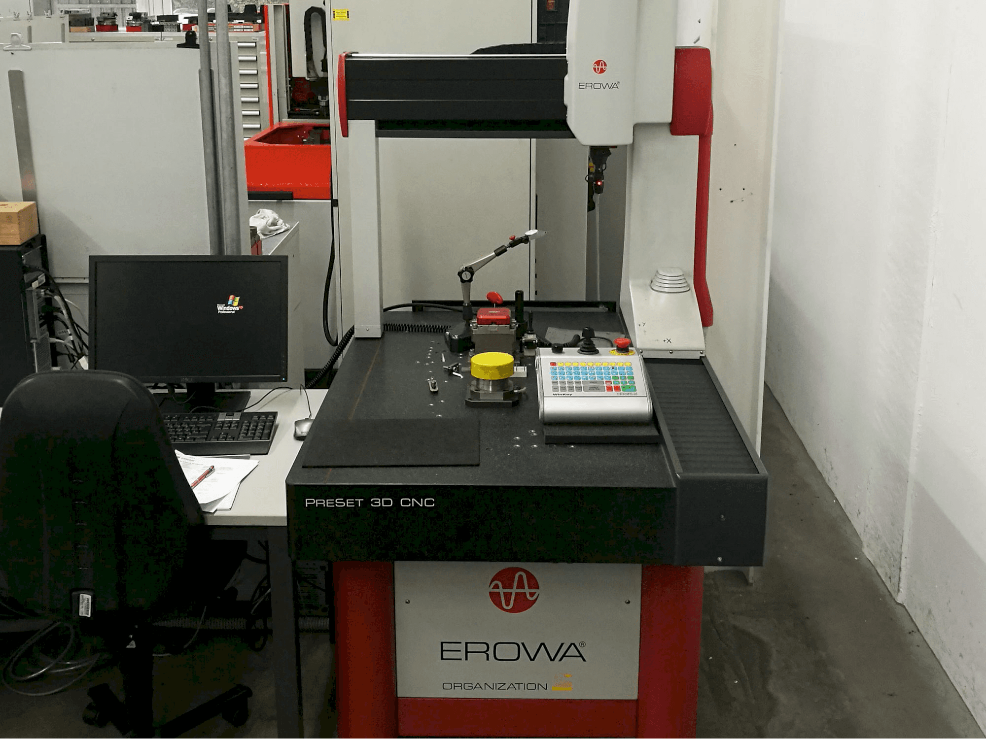 Koneen EROWA etunäkymä PreSet 3D CNC