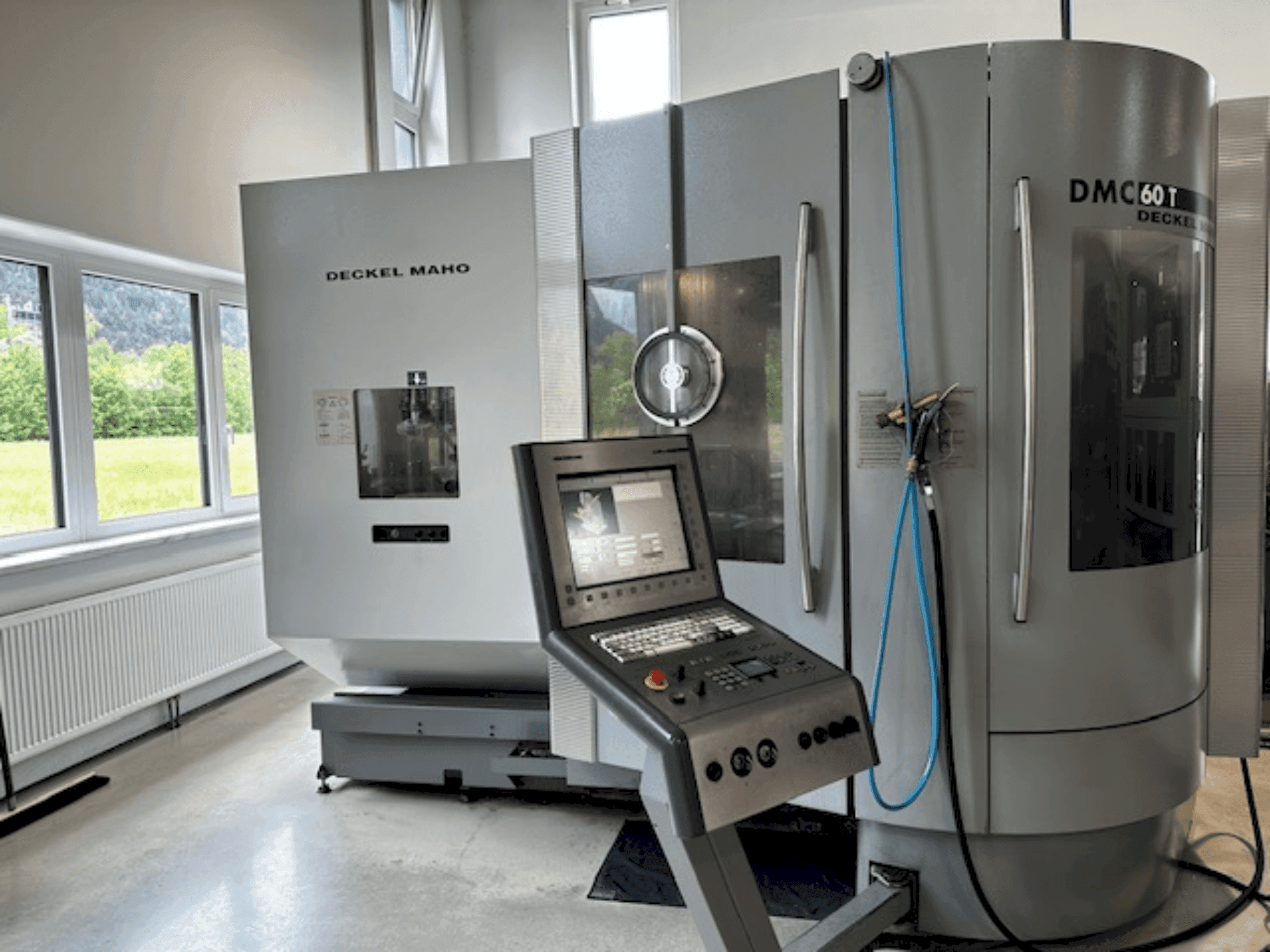 Koneen DMG DECKEL MAHO DMC 60T etunäkymä